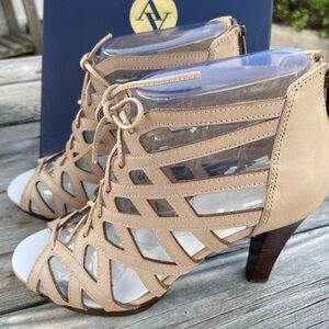 New Condition Adrienne Vittadini Heel